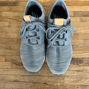 Men’s size 8 New Balance MCruz
